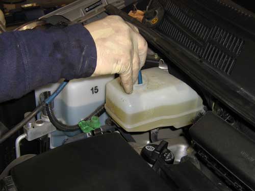 Replacing brake fluid in brake reservoir on Toyota Prius