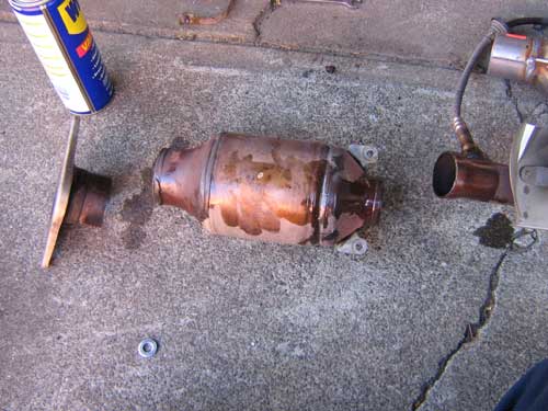 catalytic converter cut from exhaust pipe