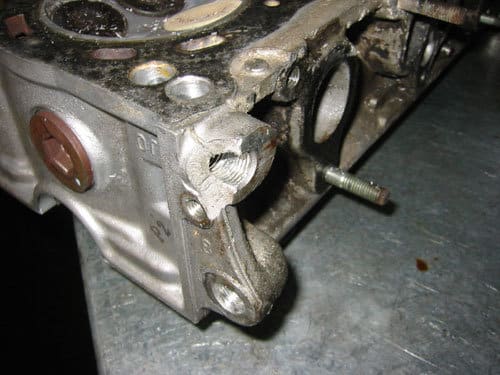 Aluminum cylinder head with broken lug