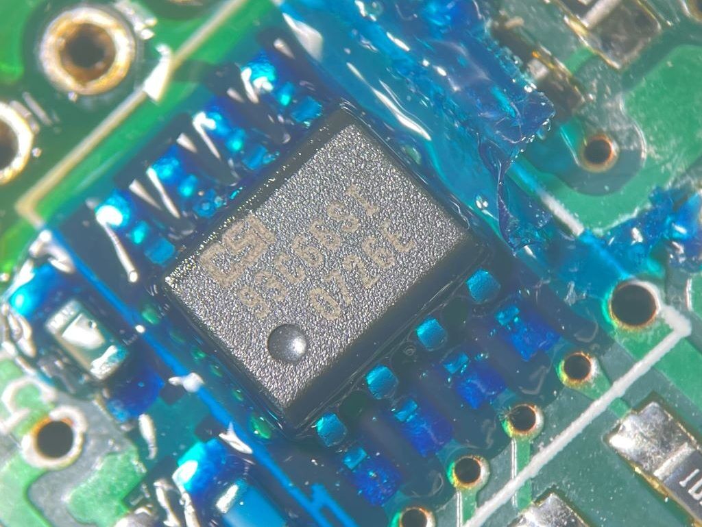 93C66 chip with solder mask covering the pins