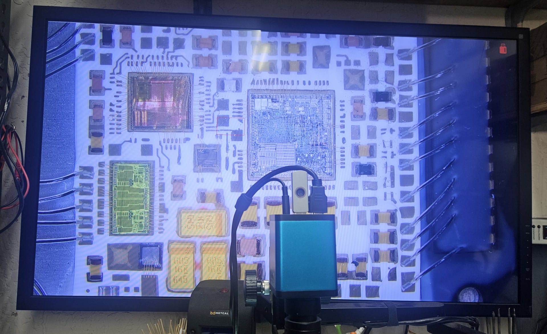 Digital microscope view of the ABS ECU circuit board