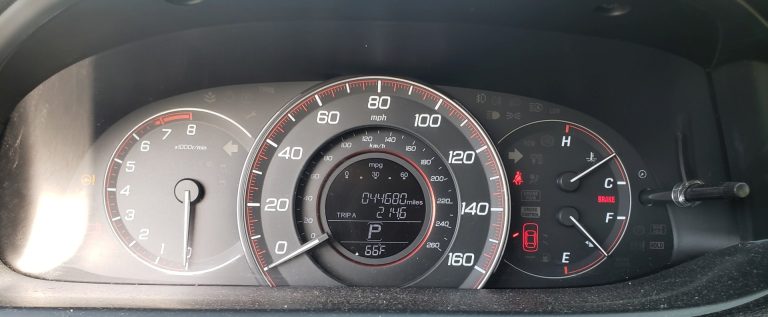Image of a dash cluster with the tachometer at 0 RPM