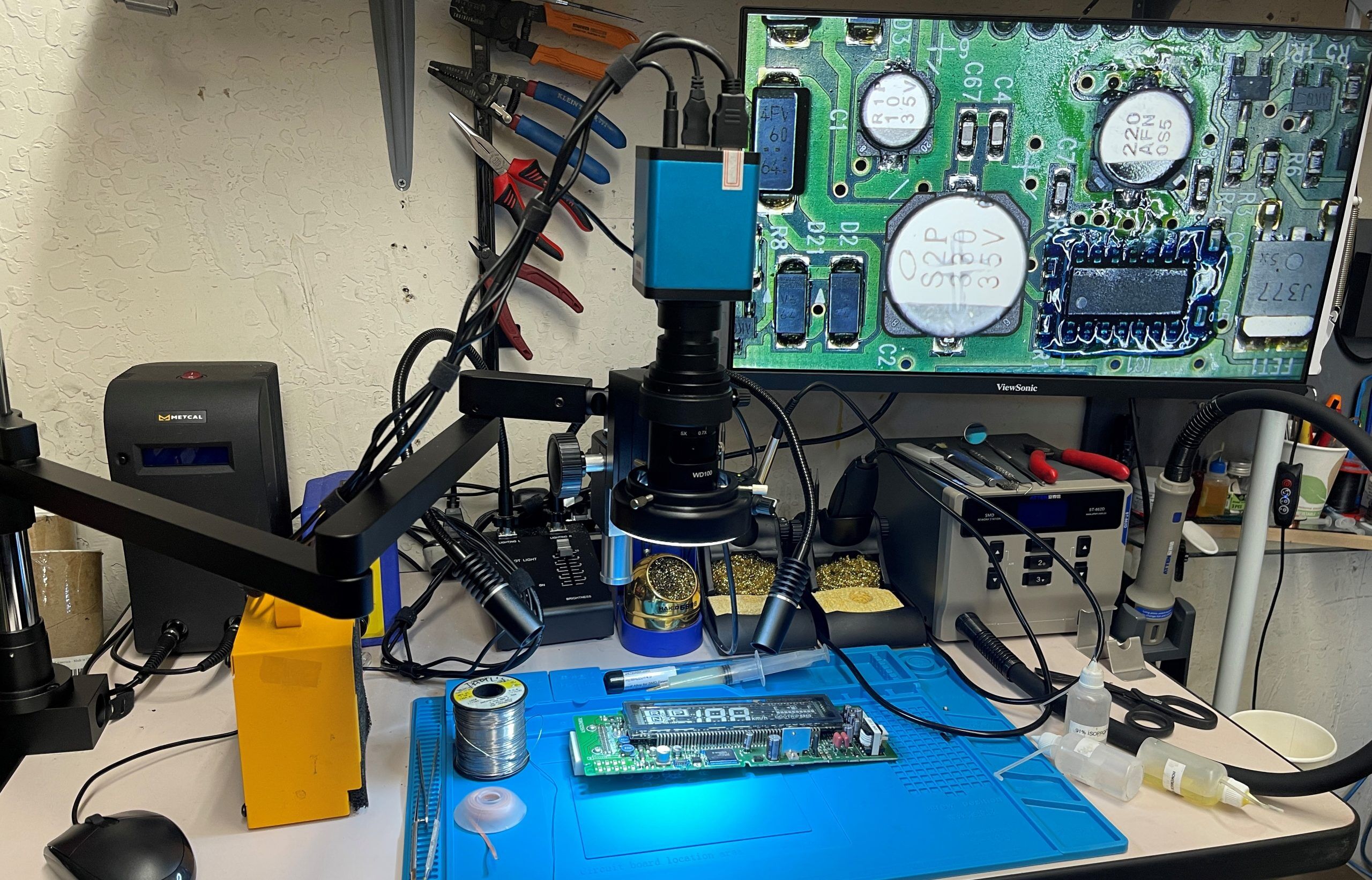 digital microscope and electronics repair bench