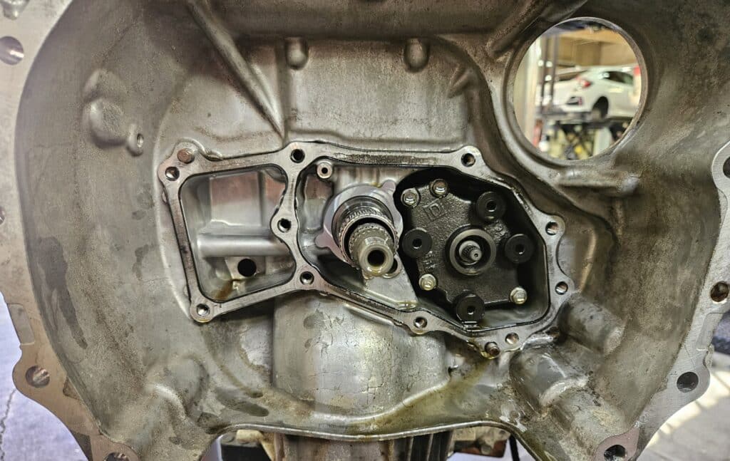 The cover removed from the transmission and the oil pump exposed.