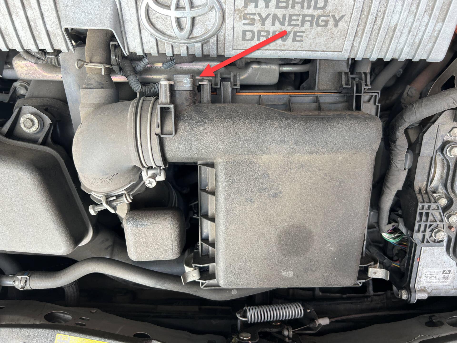 An image of a Toyota Prius air cleaner housing with an unplugged MAF connector that caused a P0102